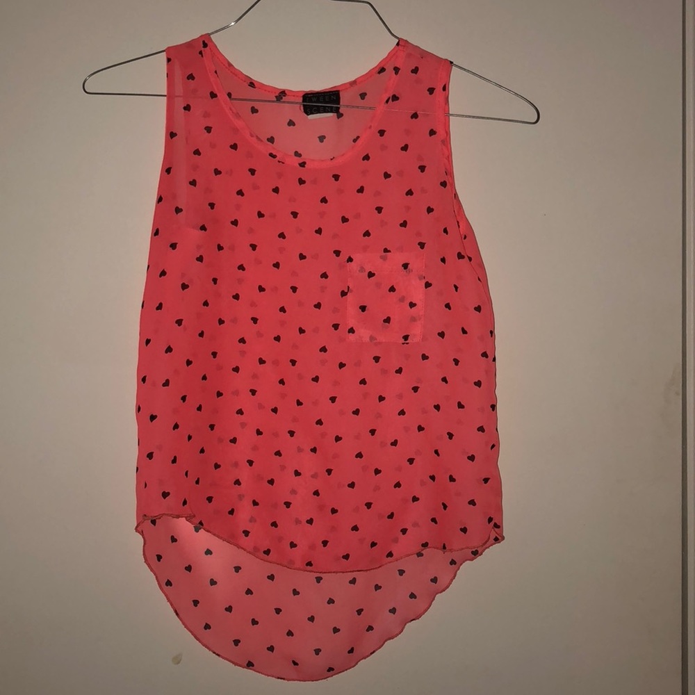 Sleeveless top w heart polka dots